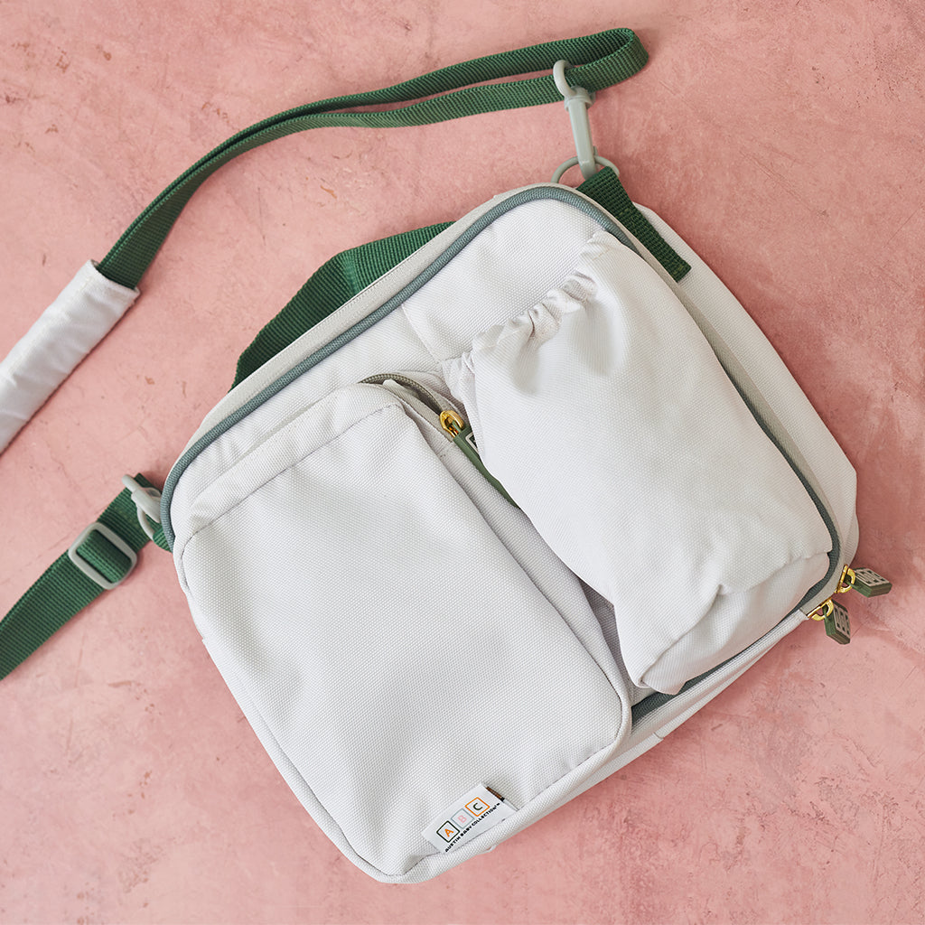 cream lunch bag with green accents